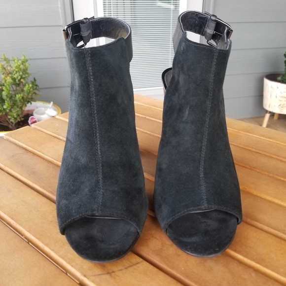 TAHARI Margaret Black Suede PeepToe Sandals Slingback Heels Women’s Size 7 M - Picture 5 of 11